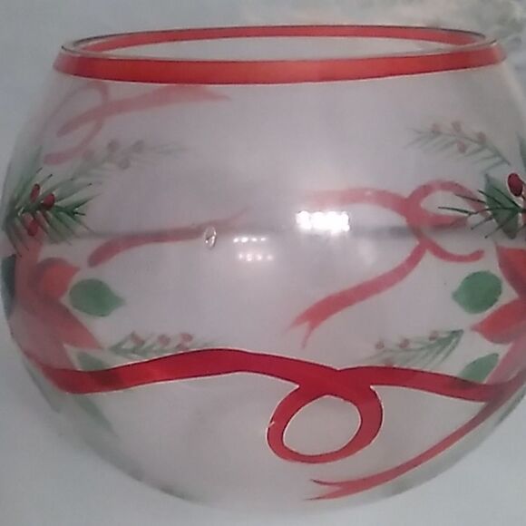 Poinsettia Glass Bowl #2 - Picture 4 of 7